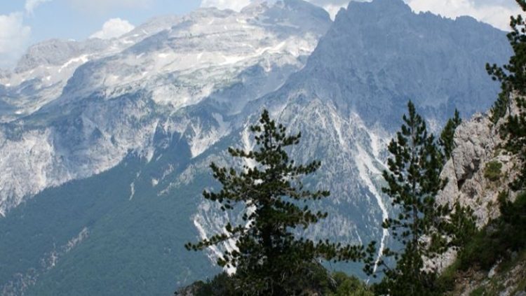 Tre turistët çekë bllokohen në malin e Jezercës, Ministria e Mbrojtjes dërgon ndihmë
