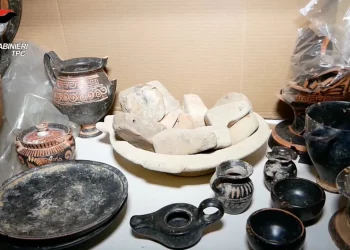 Vidhnin artefakte me vlera historike e më pas i tregtonin, në pranga 21 të dyshuar