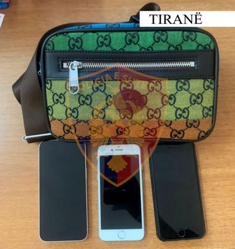 Grabitën telefonat e dy të huajve duke i kërcënuar me thikë, procedohen dy autorët