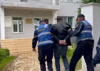 Gërryente gjatë natës shtratin e lumit Mat për inerte, arrestohet 32-vjeçari