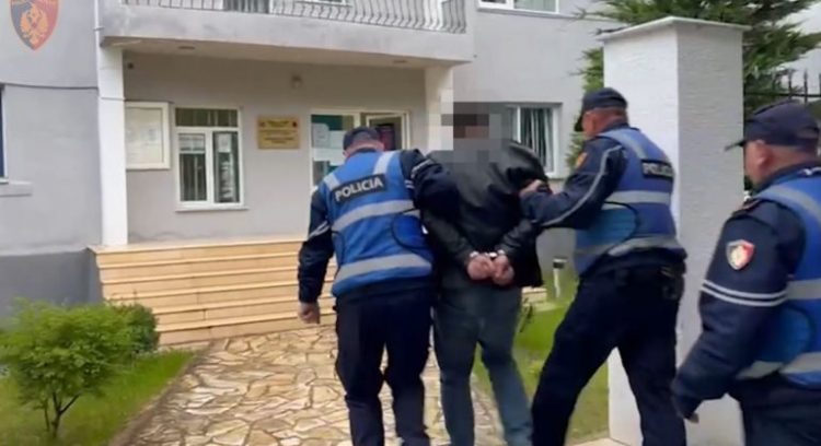 Gërryente gjatë natës shtratin e lumit Mat për inerte, arrestohet 32-vjeçari