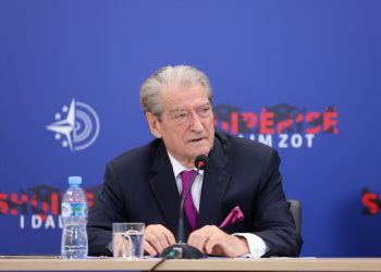 Berisha: Vota e blerë haptas, 670 mijë zarfa me 50 mijë Lekë dorëzuar çdo pensionisti