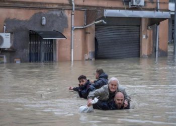 Përmbytjet në Itali/ Shkon në 5 numri i viktimave, banorët evakuohen me helikopter