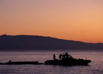 Tentuan të hynin nga Turqia me gomone, policia greke kap 39 emigrantë