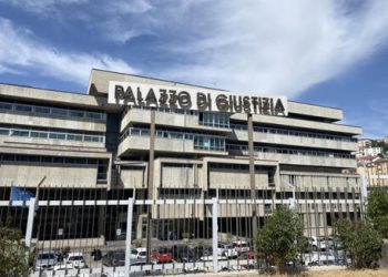 Droga në Itali dhe të ardhura të investuara në Shqipëri, arrestohen 15 anëtarë të bandës