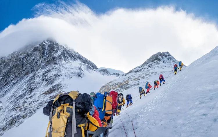 Humbin jetën dy alpinistë në Everest, bilanci i të vdekurve arrin në tetë