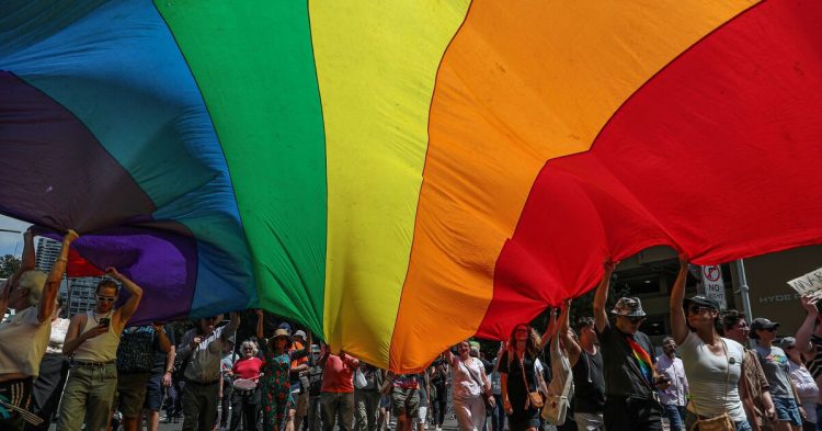 Homoseksualiteti konsiderohej vepër penale, Arabia Saudite mirëpret vizitorët LGBTQ