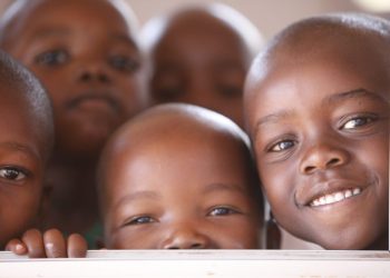 Luftimet në Sudan, dhjetëra foshnje vdesin në jetimore