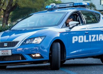 U kapen me kokainë dhe pistoletë në banesë, në pranga shqiptari dhe partnerja italiane