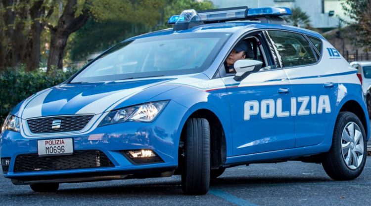 U kapen me kokainë dhe pistoletë në banesë, në pranga shqiptari dhe partnerja italiane