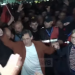 Foto/ Në rrugët e Kamzës, Rakip Suli feston fitoren duke kërcyer me Lindita Nikollën