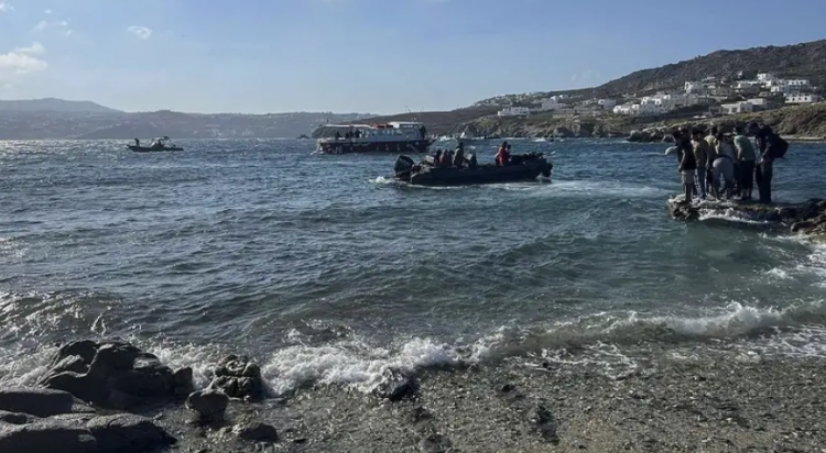 Tragjedi në Mykonos, përmbyset varka me emigrantë/ Mbyten 3 persona, 12 të zhdukur