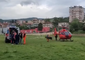 Dy të plagosurit nga aksidenti në Qafë Thanë transportohen me helikopter drejt Traumës