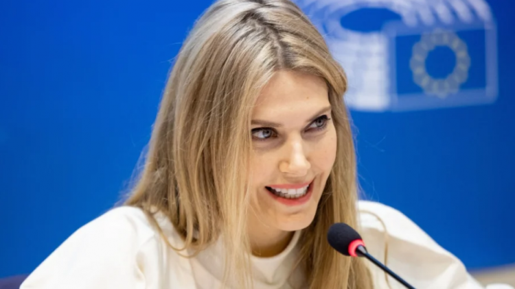 Nën arrest shtëpiak, Eva Kaili kërkon të vazhdojë punën si eurodeputete në PE