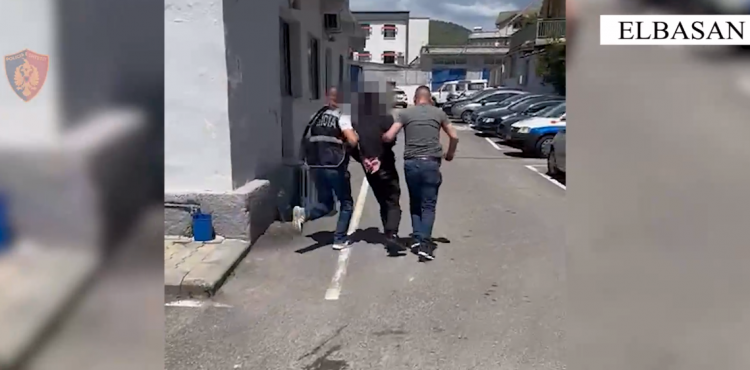 Tentoi të vriste një shtetas pak ditë më parë, arrestohet 23-vjeçari në Elbasan