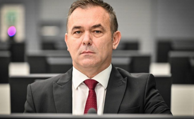 Gjyqi ndaj ish-krerëve të UÇK-së, Rexhep Selimi kërkon shkarkimin e avokatit të tij