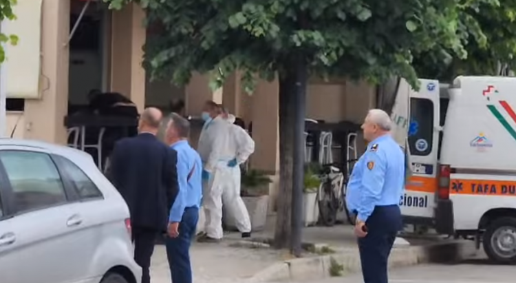 Vrasja në Kavajë, policia: Shkak i ngjarjes dyshohet të jetë hakmarrja
