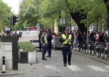 Horror në Beograd, nxënësi vret rojën e shkollës dhe plagos mësuesen e shokët e klasës