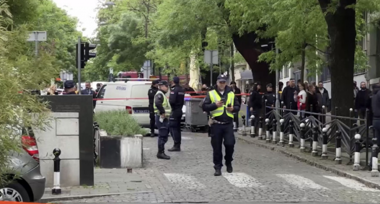 Horror në Beograd, nxënësi vret rojën e shkollës dhe plagos mësuesen e shokët e klasës