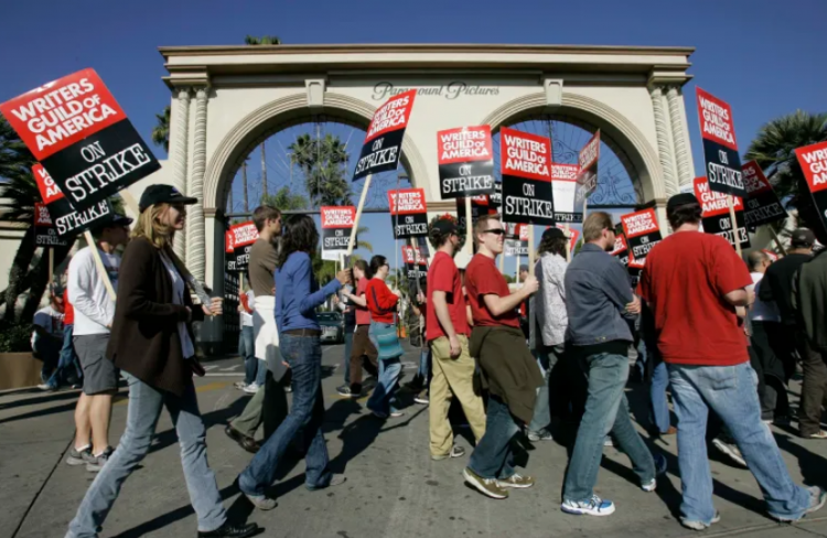 Skenaristët e Hollivudit në grevë, më e madhja ndër 15 vite