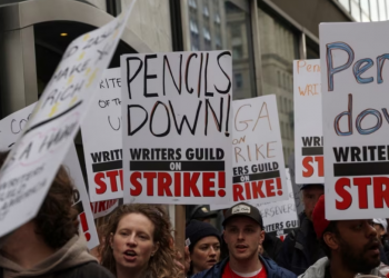 Skenaristët e Nju Jorkut në grevë, ndërpriten shfaqjet televizive