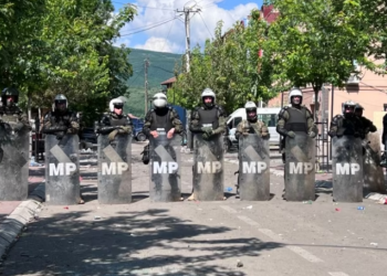 NATO shton forcat në Kosovë pas dhunës së ushtruar në Veri
