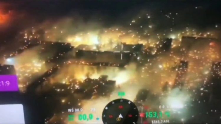 “Shi” fosfori mbi Bakhmut, Ukraina publikon videon: Rusia po djeg civilët