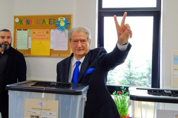 Voton Sali Berisha: Nesër Shqipëria arkivon monizmin,kjo është një ditë fitoreje