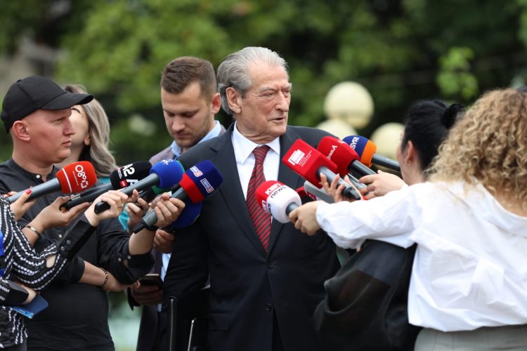 Berisha: Nuk do ta votojmë projektligjin për rritjen e rrogave