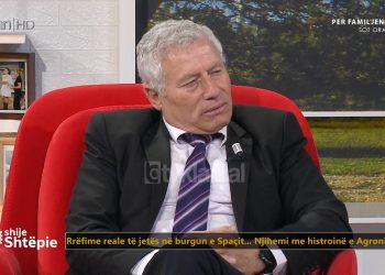 Historia e të burgosurit të verbër të Spaçit.U martua pas burgut,familjen e njeh nga zëri