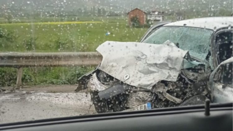 4 aksidente në pak minuta në aksin Pogradec-Prrenjas