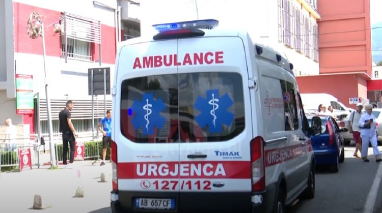 Bie nga pallati, ndërron jetë punëtori në Vlorë