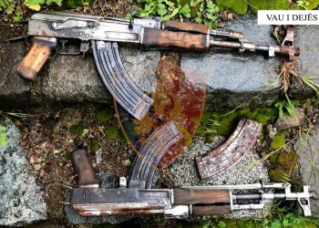 Të përdorura në ngjarje kriminale? Gjenden dy kallashnikovë në Vaun e Dejës