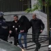 Vrau shokët e klasës dhe rojën e sigurisë, momenti i arrestimit i të miturit (VIDEO)