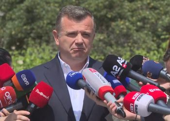 Takoi Bashën? Balla: Kam qëlluar në një ashensor edhe me Sali Berishën