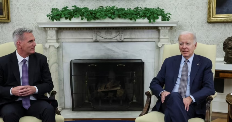 SHBA shmang falimentin, Biden arrin marrëveshje me McCarthy për tavanin e borxhit