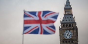 Deputetja britanike:Bandat serbe në veri të Kosovës po paguhen dhe armatosen nga Beogradi