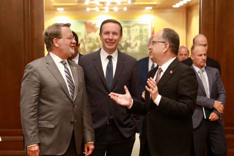 Senatori amerikan pas takimit me Begajn dhe Ramën:SHBA nuk ka mik më të mirë se Shqipëria