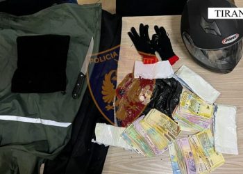 Grabiti paratë e postës private, arrestohet 27-vjeçari në Tiranë
