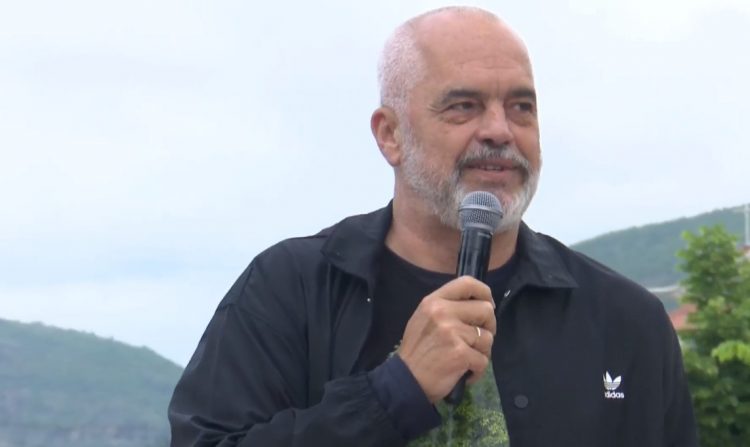 Rama nga Vau i Dejës: Mos i merrni në qafë njerëzit duke shpërndarë para për vota