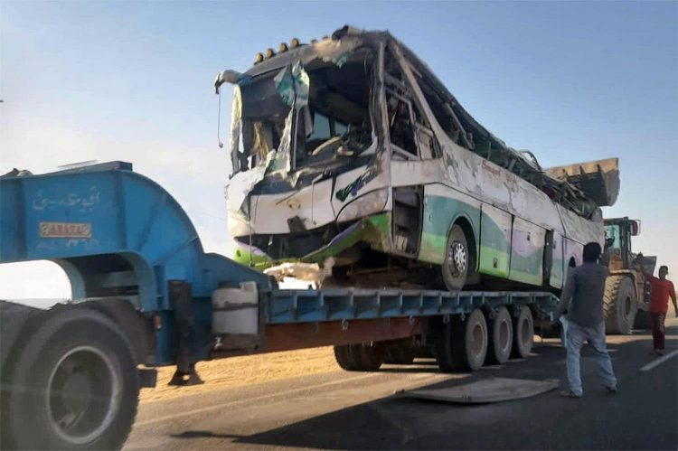 Autobusi përplaset me një kamion, humbin jetën 14 persona në Egjipt