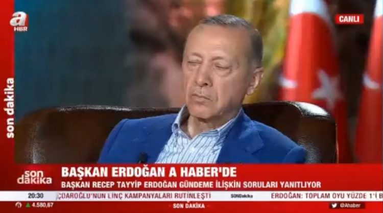 Video/ Erdoganin e zë gjumi gjatë intervistës, shihni reagimin e gazetares