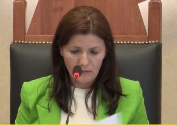 VIDEO/ Gafa e Felajt me mikrofon hapur gjatë seancës së sotme: Vari leshtë