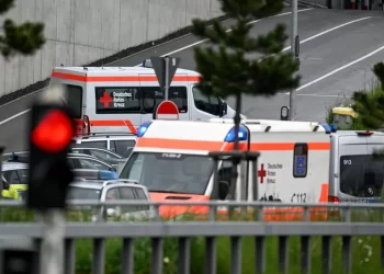Gjermani/Të shtëna me armë zjarri në fabrikën e Mercedes-Benz , dy viktima
