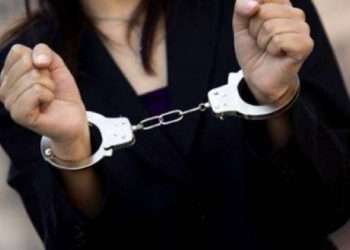 Mashtroi maqedonasin dhe i mori 10 mijë Euro, arrestohet 46-vjeçarja në Elbasan