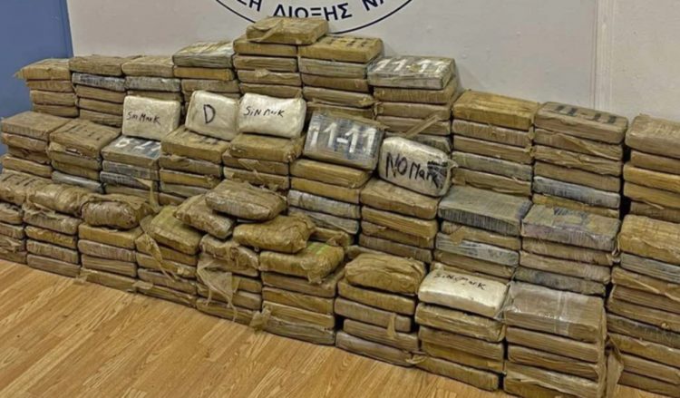 Sekuestrohen 100 kg kokainë në Selanik, droga u transportua me konteinerin e bananeve