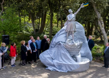 Përgatitjet e Eurovizionit, përurohet monumenti i paqes për Ukrainën në Liverpool
