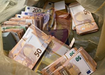 Tentuan t’i merrnin 100 mijë euro biznesmenit, arrestohen babë e bir