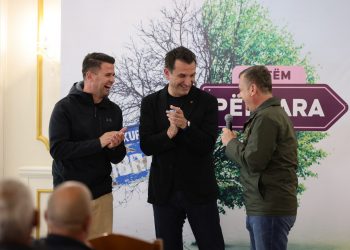 I angazhuar në fushatën e PD në zgjedhjet e 25 prillit, Andi Lila shfaqet krah Veliajt