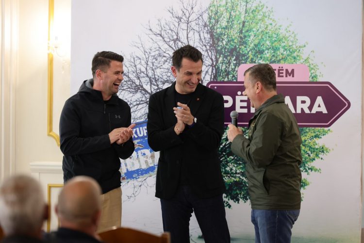 I angazhuar në fushatën e PD në zgjedhjet e 25 prillit, Andi Lila shfaqet krah Veliajt